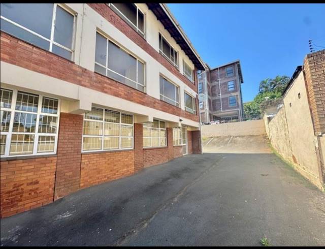 120M² FULL FLOOR TO LET IN BULWER